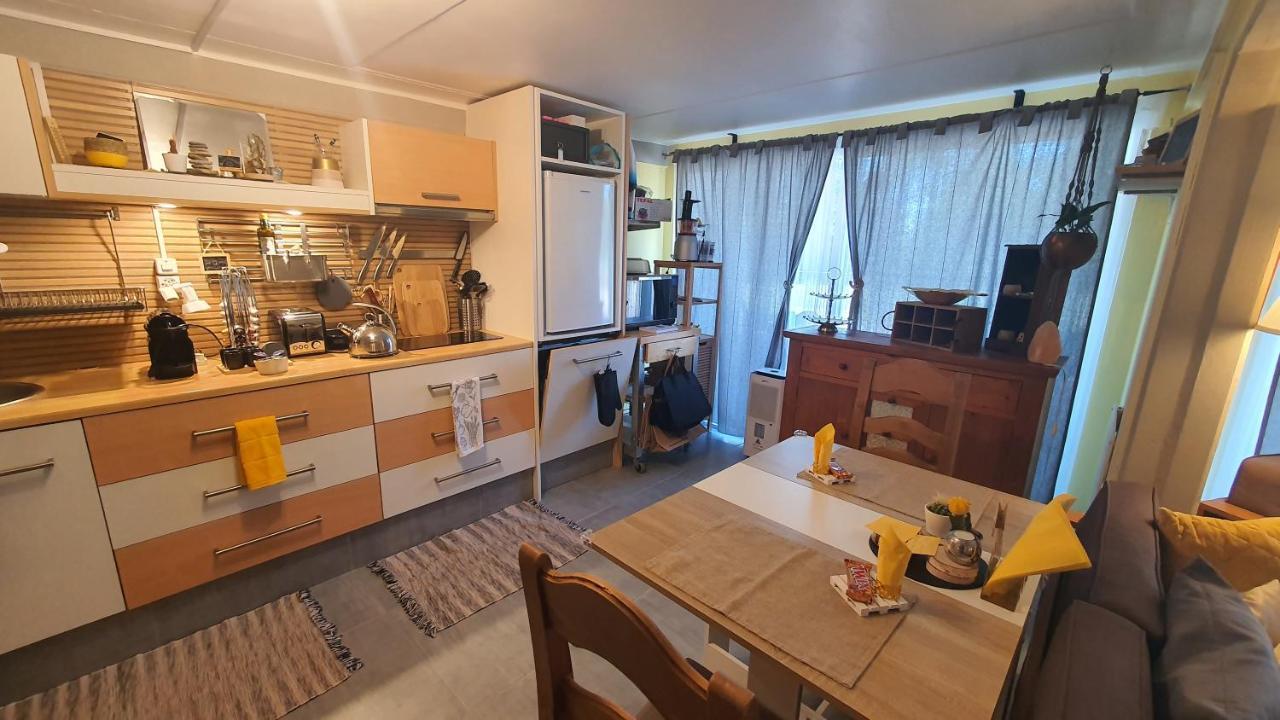 Ravissant Studio neuf, entièrement equipé, fonctionnel de 40 m2 avec entrée indépendante dans la campagne campagnes Massonnens Extérieur photo